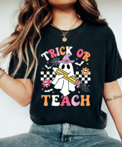 Teacher Halloween Trick or Teach Halloween Funny Retro Ghost Teacher Shirt
